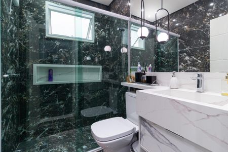 Casa à venda com 300m², 4 quartos e 8 vagas Casa à venda com 300m², 4 quartos e 8 vagasBanheiro 2