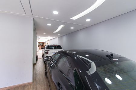 Casa à venda com 300m², 4 quartos e 8 vagas Casa à venda com 300m², 4 quartos e 8 vagasGaragem