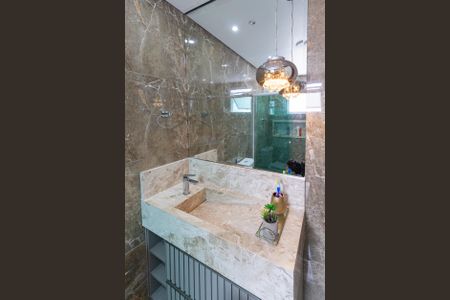 Casa à venda com 300m², 4 quartos e 8 vagas Casa à venda com 300m², 4 quartos e 8 vagasBanheiro 1