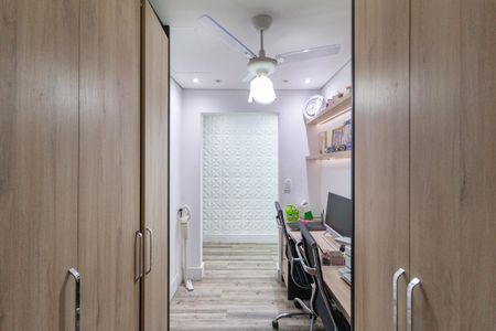 Casa à venda com 300m², 4 quartos e 8 vagas Casa à venda com 300m², 4 quartos e 8 vagasEscritório