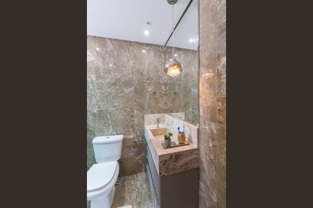 Casa à venda com 300m², 4 quartos e 8 vagas Casa à venda com 300m², 4 quartos e 8 vagas Banheiro 1