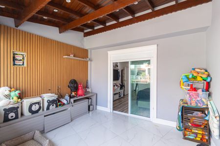 Casa à venda com 300m², 4 quartos e 8 vagas Casa à venda com 300m², 4 quartos e 8 vagasSacada