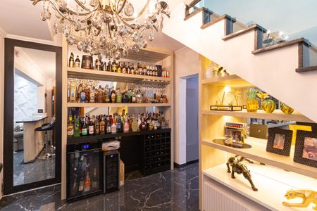 Casa à venda com 300m², 4 quartos e 8 vagas Casa à venda com 300m², 4 quartos e 8 vagasHall de entrada