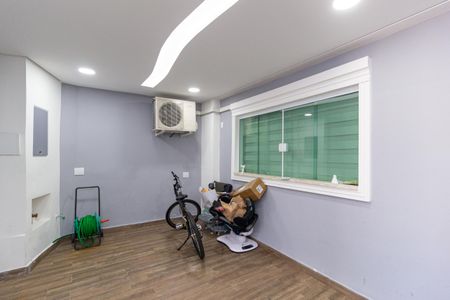 Casa à venda com 300m², 4 quartos e 8 vagas Casa à venda com 300m², 4 quartos e 8 vagasGaragem