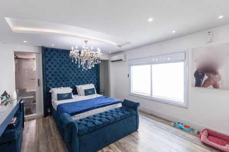 Casa à venda com 300m², 4 quartos e 8 vagas Casa à venda com 300m², 4 quartos e 8 vagasSuíte