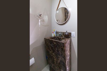 Casa à venda com 300m², 4 quartos e 8 vagas Casa à venda com 300m², 4 quartos e 8 vagasBanheiro de serviço