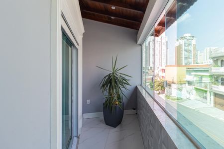 Casa à venda com 300m², 4 quartos e 8 vagas Casa à venda com 300m², 4 quartos e 8 vagasSacada