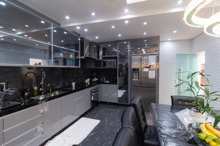 Casa à venda com 300m², 4 quartos e 8 vagas Casa à venda com 300m², 4 quartos e 8 vagasCozinha