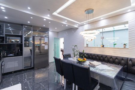 Casa à venda com 300m², 4 quartos e 8 vagas Casa à venda com 300m², 4 quartos e 8 vagasCozinha