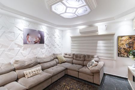 Casa à venda com 300m², 4 quartos e 8 vagas Casa à venda com 300m², 4 quartos e 8 vagasSala