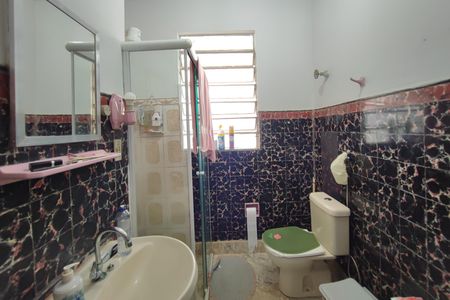 Casa à venda com 280m², 3 quartos e 2 vagas Casa à venda com 280m², 3 quartos e 2 vagasBanheiro