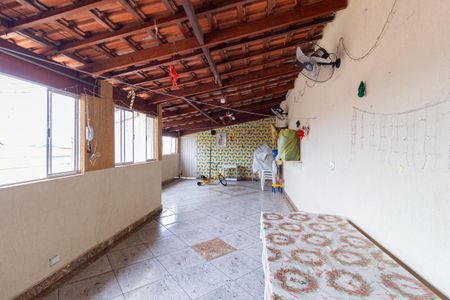 Casa à venda com 237m², 3 quartos e 4 vagas Casa à venda com 237m², 3 quartos e 4 vagasQuintal