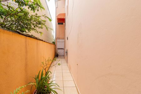 Casa à venda com 237m², 3 quartos e 4 vagas Casa à venda com 237m², 3 quartos e 4 vagasCorredor