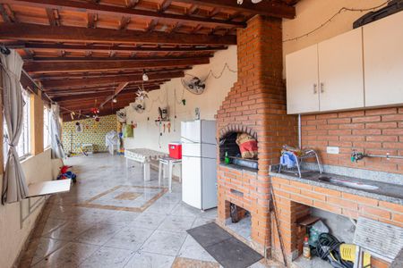 Casa à venda com 237m², 3 quartos e 4 vagas Casa à venda com 237m², 3 quartos e 4 vagasQuintal