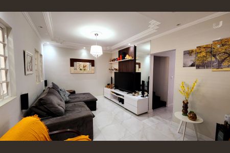 Casa à venda com 170m², 3 quartos e 2 vagas Casa à venda com 170m², 3 quartos e 2 vagasSala