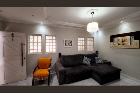 Casa à venda com 170m², 3 quartos e 2 vagas Casa à venda com 170m², 3 quartos e 2 vagasSala