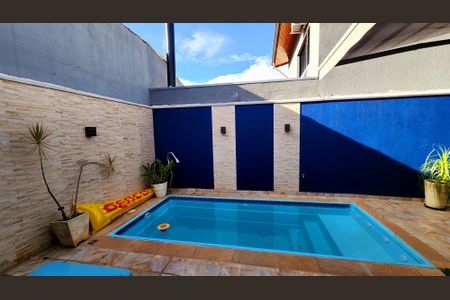Casa à venda com 170m², 3 quartos e 2 vagas Casa à venda com 170m², 3 quartos e 2 vagasPiscina