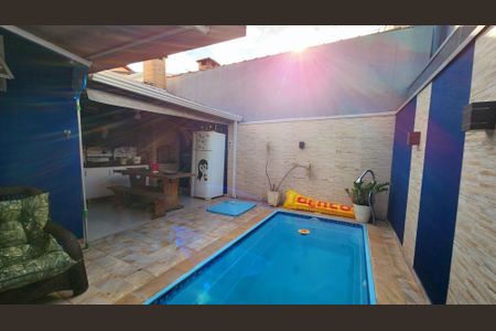 Casa à venda com 170m², 3 quartos e 2 vagas Casa à venda com 170m², 3 quartos e 2 vagasPiscina