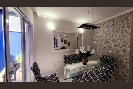 Casa à venda com 170m², 3 quartos e 2 vagas Casa à venda com 170m², 3 quartos e 2 vagasSala de Jantar