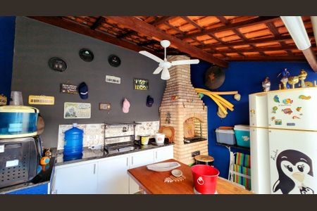 Casa à venda com 170m², 3 quartos e 2 vagas Casa à venda com 170m², 3 quartos e 2 vagasChurrasqueira