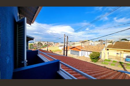 Casa à venda com 170m², 3 quartos e 2 vagas Casa à venda com 170m², 3 quartos e 2 vagasVaranda