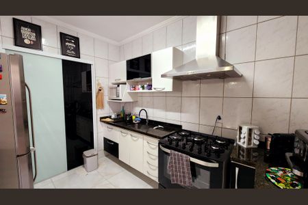 Casa à venda com 170m², 3 quartos e 2 vagas Casa à venda com 170m², 3 quartos e 2 vagasCozinha