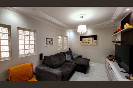 Casa à venda com 170m², 3 quartos e 2 vagas Casa à venda com 170m², 3 quartos e 2 vagasSala