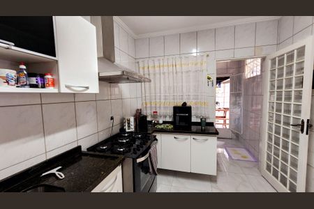 Casa à venda com 170m², 3 quartos e 2 vagas Casa à venda com 170m², 3 quartos e 2 vagasCozinha