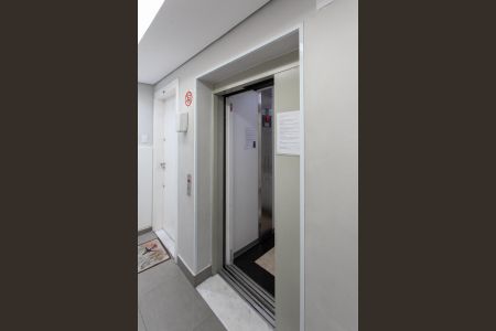 Apartamento à venda com 57m², 2 quartos e 1 vaga Apartamento à venda com 57m², 2 quartos e 1 vagaElevador