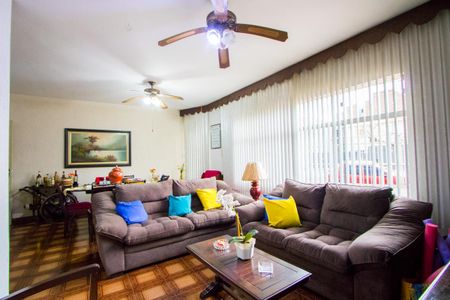 Casa à venda com 250m², 3 quartos e 3 vagas Casa à venda com 250m², 3 quartos e 3 vagasSala