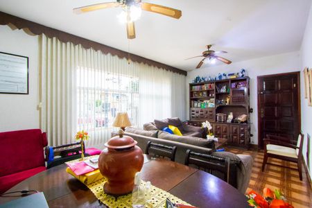 Casa à venda com 250m², 3 quartos e 3 vagas Casa à venda com 250m², 3 quartos e 3 vagasSala