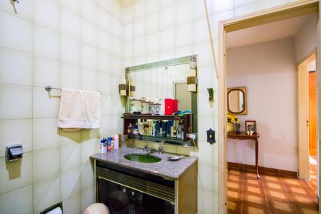 Casa à venda com 250m², 3 quartos e 3 vagas Casa à venda com 250m², 3 quartos e 3 vagasBanheiro social