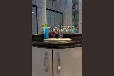 Casa de condomínio à venda com 77m², 2 quartos e 1 vaga Casa de condomínio à venda com 77m², 2 quartos e 1 vagaBanheiro