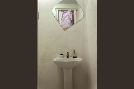 Casa de condomínio à venda com 77m², 2 quartos e 1 vaga Casa de condomínio à venda com 77m², 2 quartos e 1 vagaBanheiro de Serviço