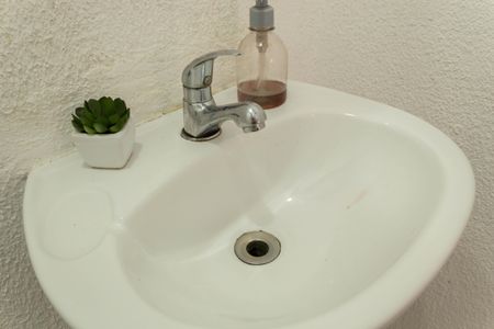 Casa de condomínio à venda com 77m², 2 quartos e 1 vaga Casa de condomínio à venda com 77m², 2 quartos e 1 vagaBanheiro de Serviço