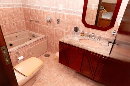 Casa à venda com 140m², 3 quartos e 2 vagas Casa à venda com 140m², 3 quartos e 2 vagasBanheiro da Suíte 1