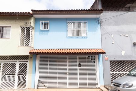 Casa à venda com 140m², 3 quartos e 2 vagas Casa à venda com 140m², 3 quartos e 2 vagasFachada