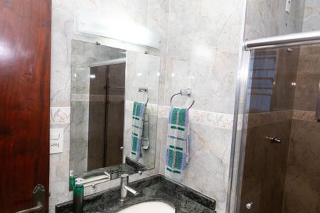 Casa à venda com 140m², 3 quartos e 2 vagas Casa à venda com 140m², 3 quartos e 2 vagasBanheiro Social