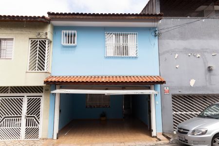 Casa à venda com 140m², 3 quartos e 2 vagas Casa à venda com 140m², 3 quartos e 2 vagasFachada