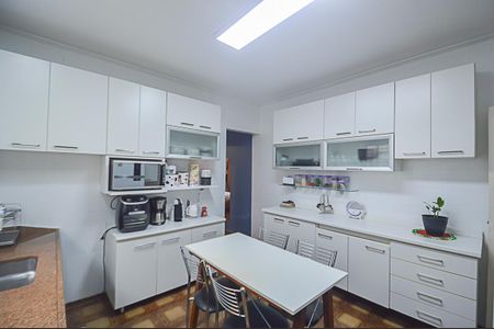 Casa à venda com 134m², 2 quartos e 2 vagas Casa à venda com 134m², 2 quartos e 2 vagasCozinha