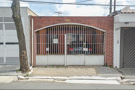 Casa à venda com 134m², 2 quartos e 2 vagas Casa à venda com 134m², 2 quartos e 2 vagasFachada