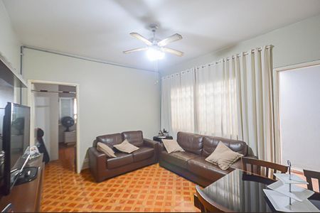 Casa à venda com 134m², 2 quartos e 2 vagas Casa à venda com 134m², 2 quartos e 2 vagasSala