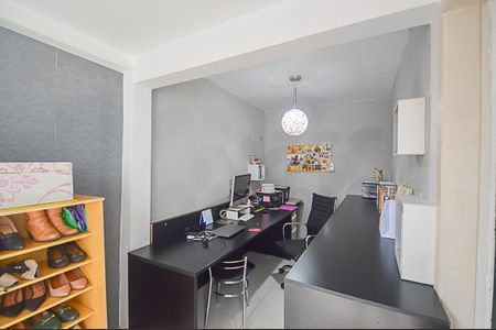 Casa à venda com 134m², 2 quartos e 2 vagas Casa à venda com 134m², 2 quartos e 2 vagasEdícula