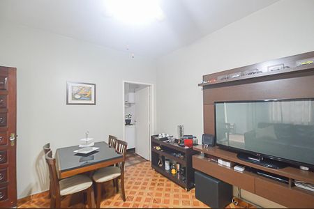 Casa à venda com 134m², 2 quartos e 2 vagas Casa à venda com 134m², 2 quartos e 2 vagasSala