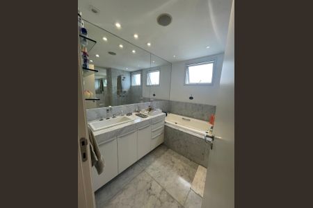 Apartamento à venda com 380m², 4 quartos e 5 vagas Apartamento à venda com 380m², 4 quartos e 5 vagasFoto 38