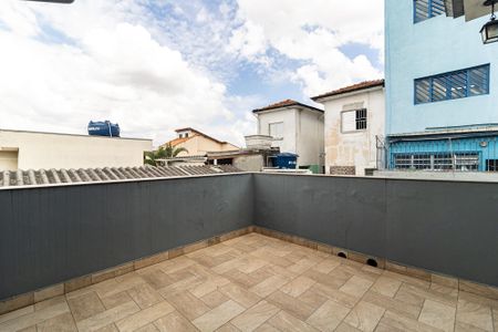 Casa à venda com 170m², 4 quartos e 2 vagas Casa à venda com 170m², 4 quartos e 2 vagasVaranda