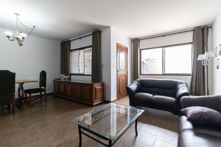 Casa à venda com 170m², 4 quartos e 2 vagas Casa à venda com 170m², 4 quartos e 2 vagasSala