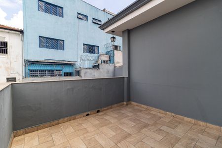 Casa à venda com 170m², 4 quartos e 2 vagas Casa à venda com 170m², 4 quartos e 2 vagasVaranda