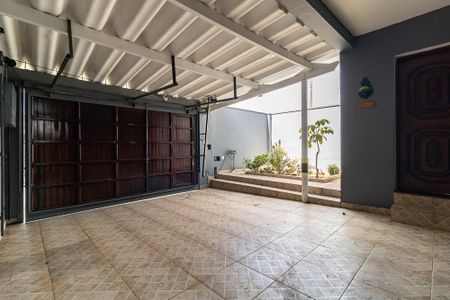 Casa à venda com 170m², 4 quartos e 2 vagas Casa à venda com 170m², 4 quartos e 2 vagasGaragem