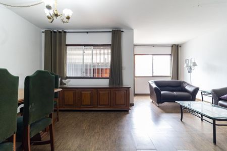 Casa à venda com 170m², 4 quartos e 2 vagas Casa à venda com 170m², 4 quartos e 2 vagasSala